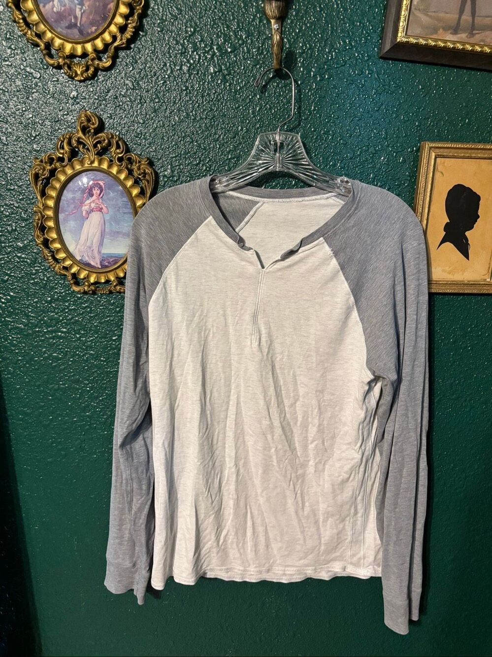 Mens Lululemon White Raglan Long Sleeve Sz Small V-Neck